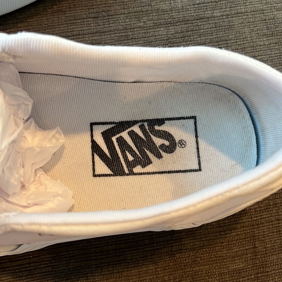 Vans - Picture 5 of 8